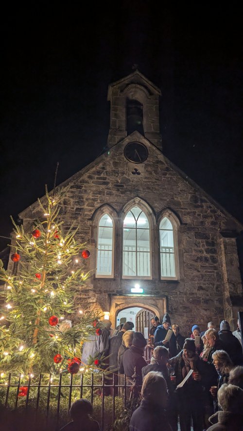 (375) “The world's a better place with a mince pie, a cup of mulled wine and sing song under our belt image